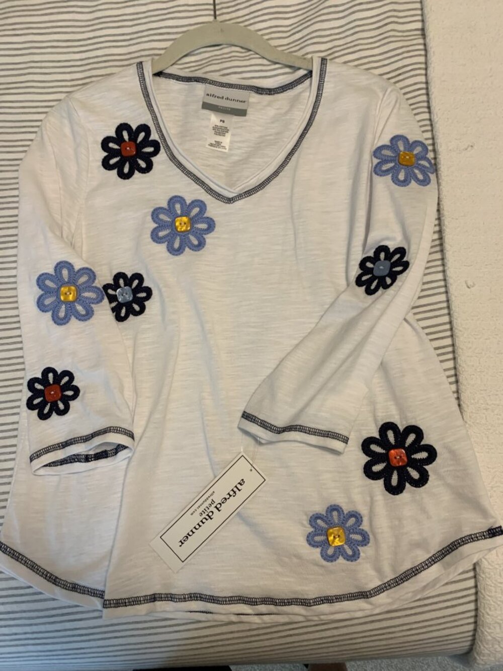Alfred Dunner Petite Small V-neck Tee NWT